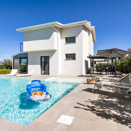 Luxury Taravilla With Pool Villa